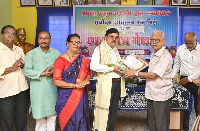  डॉ. श्रीपाद कोदारे यांना सर्वोदय पुरस्कार प्रदान