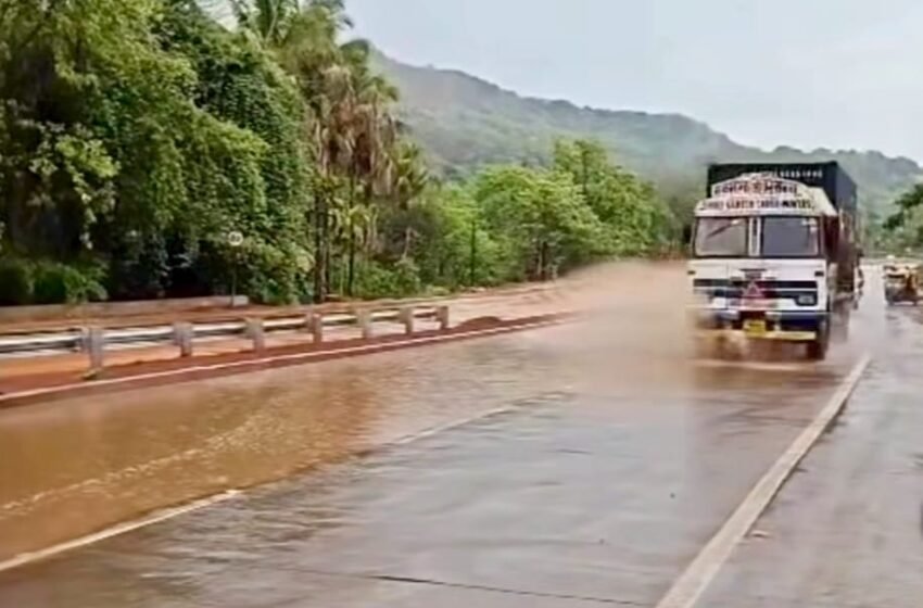  जिल्ह्याला अवकाळी पावसाने झोडपले