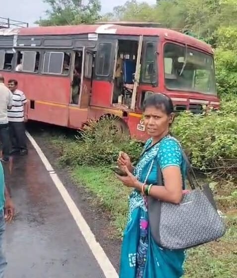 खेड-बोरिवली एसटी शिरवलीजवळ घसरली