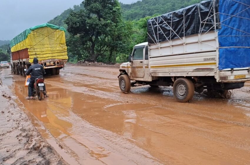  मुंबई गोवा महामार्गावर बावनदी ते वांद्री चिखलाचे साम्राज्य, दुचाकी घासरून होताहेत अपघात