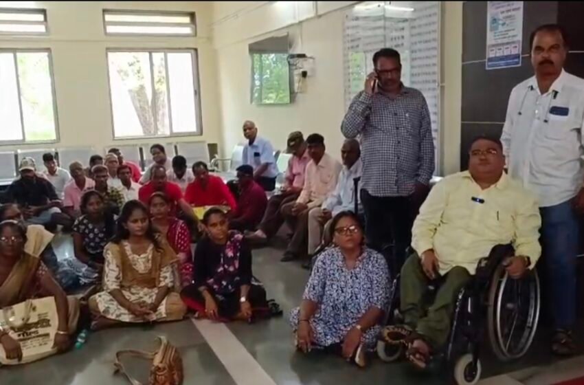  जिंदल गॅस टर्मिनल प्रकल्पाविरोधात प्रहार जनशक्ती पक्षाचे ठिय्या आंदोलन