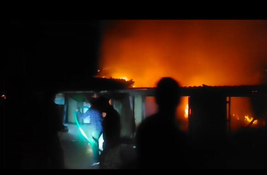  नाटे बाजारपेठेत मध्यरात्री भीषण आग; सात दुकाने खाक