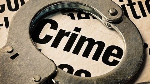 खेडमध्ये रेल्वेत चढताना महिलेच्या पर्समधील सव्वा लाखाचे मंगळसूत्र लंपास