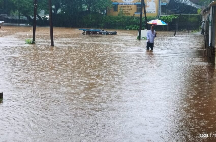  संगमेश्वर बाजारपेठेत पुराचे पाणी घुसले, व्यापाऱ्यांची धावपळ