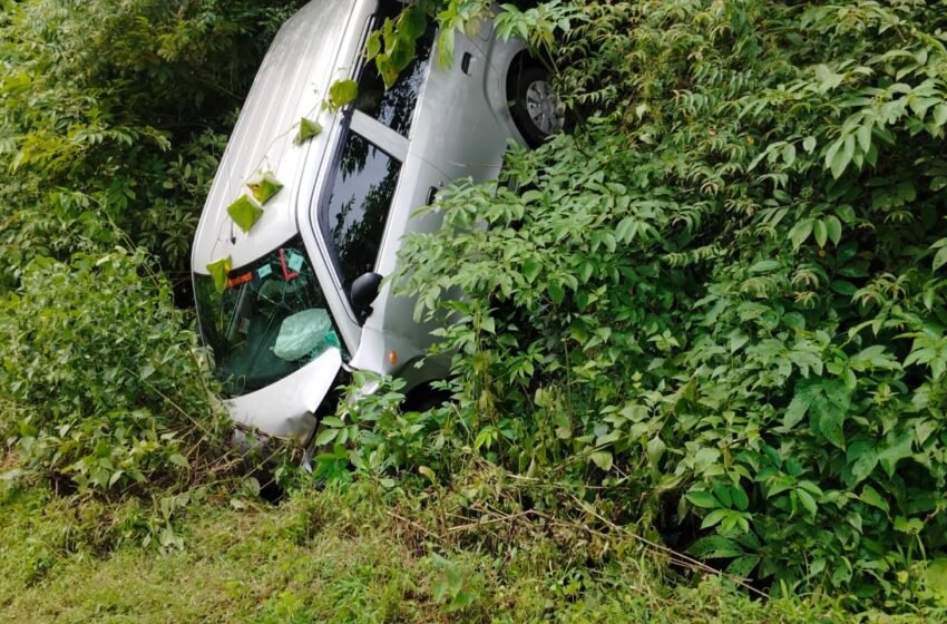  उक्षी घाटात चारचाकीचा अपघात; दाम्पत्य किरकोळ जखमी