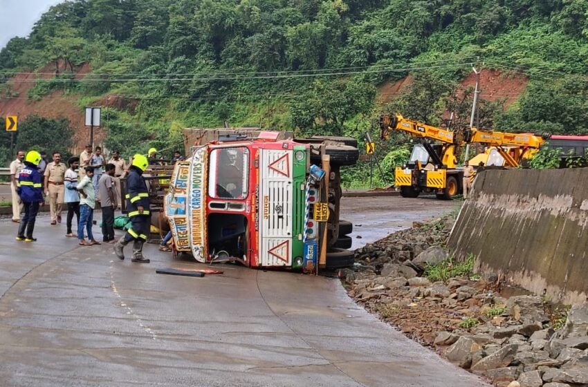  निवळी-बावनदी अपघात प्रकरणी कंटेनर चालकाविरुद्ध गुन्हा
