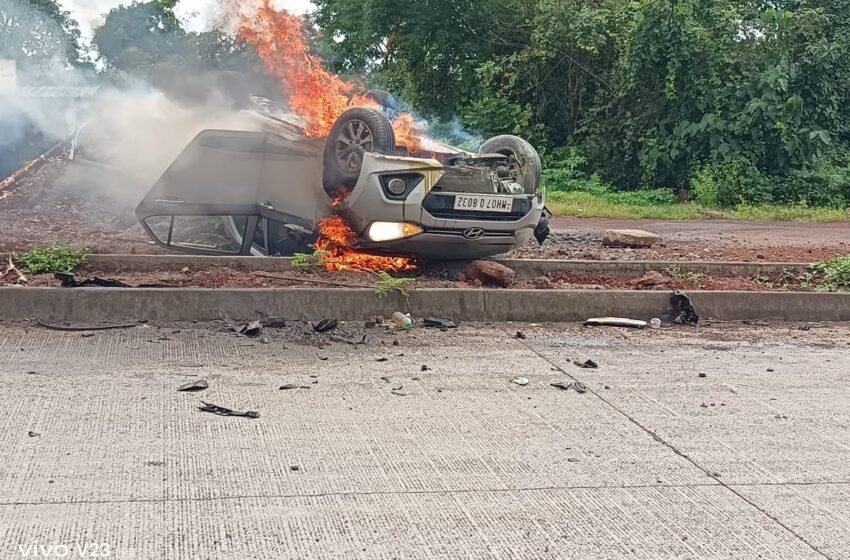  हातखंबा येथे बर्निंग कारचा थरार