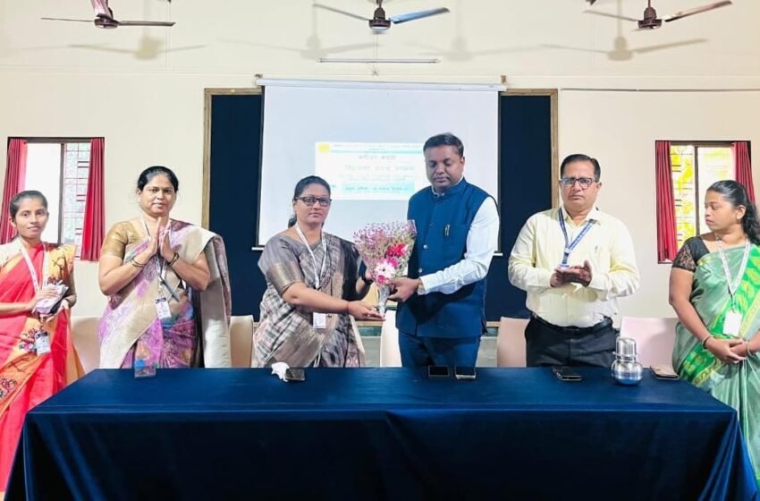  देव- घैसास- कीर वरीष्ठ महाविद्यालयामध्ये करियर कट्टा अंतर्गत विद्यार्थी संवादाचे आयोजन