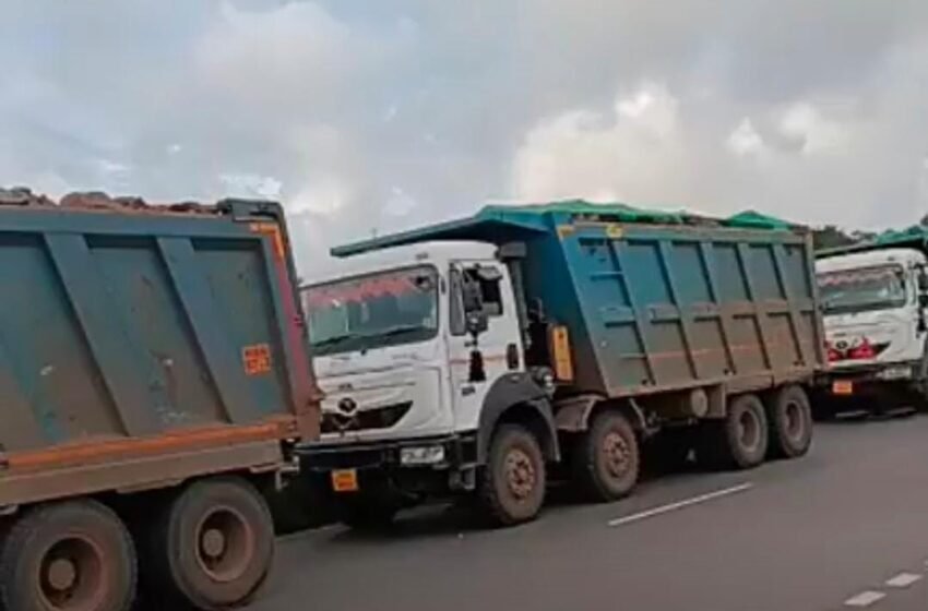  निवळी – जयगड महामार्गावर अवजड वाहतूक धरली रोखून