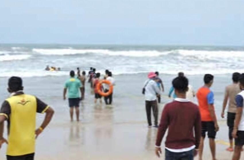  गणपतीपुळे समुद्रात बुडून तरुणाचा मृत्यू