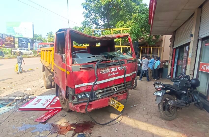 रत्नागिरी : शिवाजीनगर येथे डंपरची रिक्षाला धडक