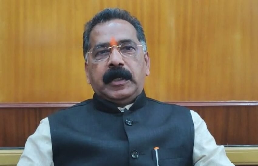  ठाकरेंची साथ सोडून शिंदे गटात गेलेल्या राजन साळवींना झटका