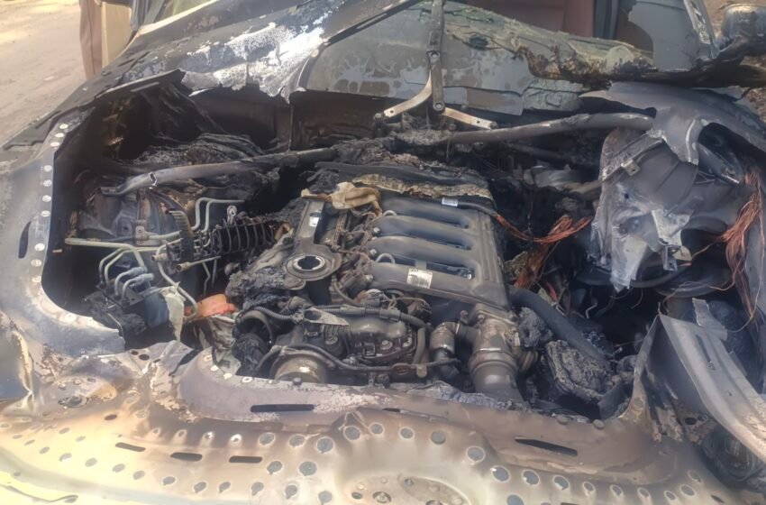  रत्नागिरी मच्छी मार्केटजवळ बीएमडब्ल्यू कार जळून खाक!