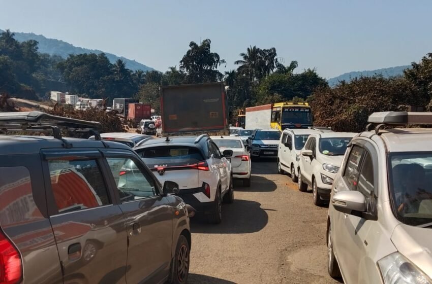  मुंबई-गोवा महामार्गावर पुन्हा वाहतूक कोंडी