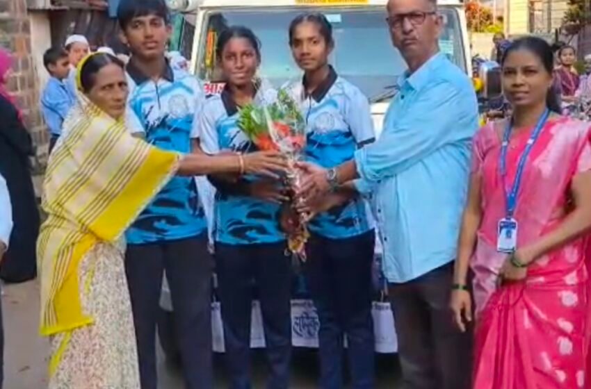  दि. मॉडेल इंग्लिश स्कूल सैतवडेच्या यशस्वी विद्यार्थ्यांची भव्य मिरवणूक