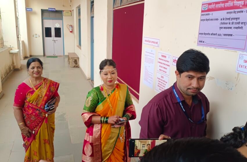  मतदानासाठी नवरीने बजावला आपला मतदानाचा हक्क
