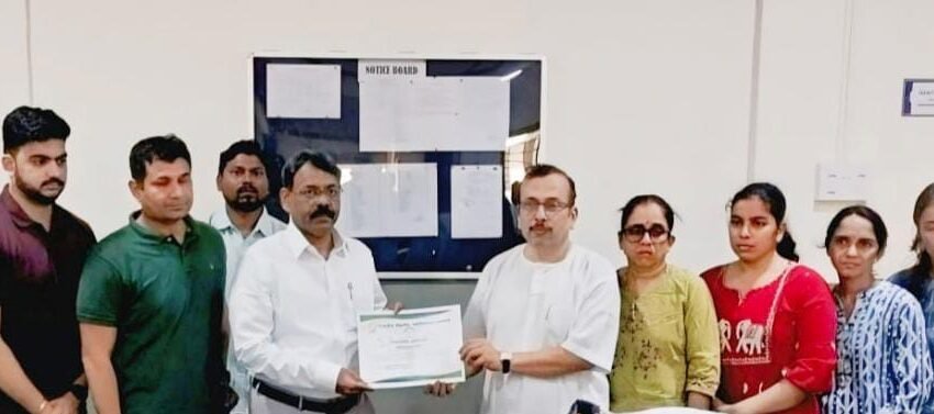  जिल्हा आरोग्य अधिकारी डॉ. अनिरुद्ध आठल्ये यांचे वडील दिवंगत अच्युत आठल्ये यांचे मरणोत्तर देहदान