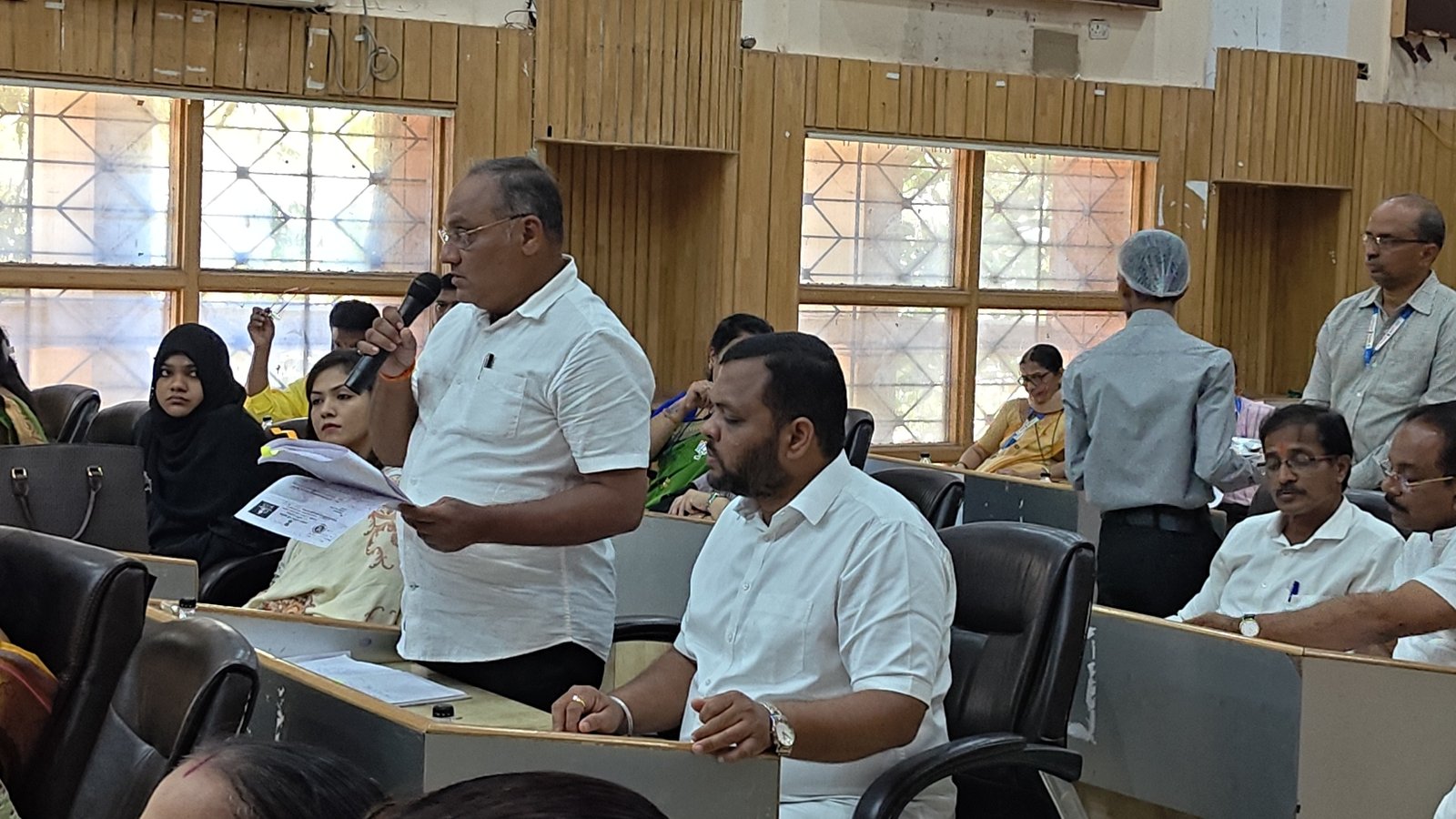 स्थगिती असतानाही ‘निवारा केंद्रा’चे ७० टक्के काम पूर्ण