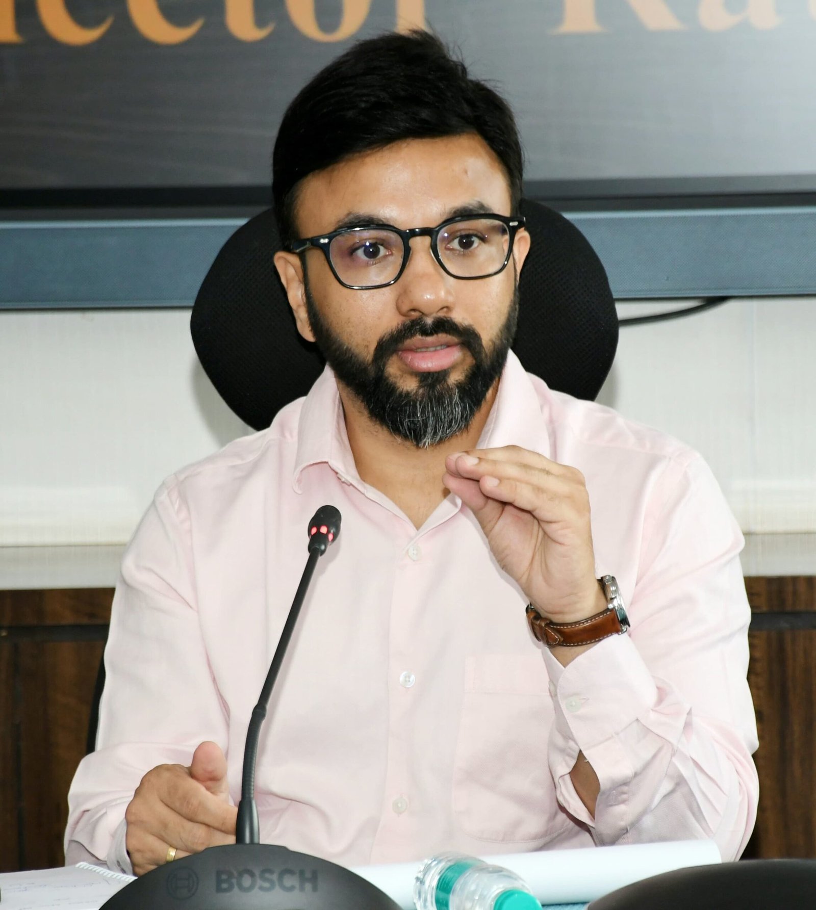 जिल्ह्यात इंधनाचा साठा पुरेसा ; अफवा पसरविणाऱ्यावर कारवाई: जिल्हाधिकारी मनुज जिंदल