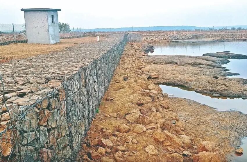  नळपाणी योजनेनंतर आता तळ्याचे कामही अधांतरी