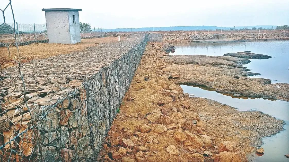 नळपाणी योजनेनंतर आता तळ्याचे कामही अधांतरी