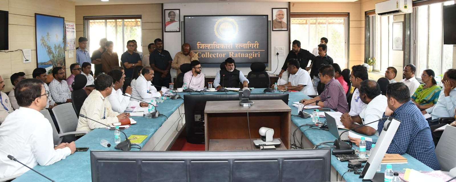 जाणीवपूर्वक काम न करणाऱ्या ठेकेदारांना काळ्या यादीत टाका