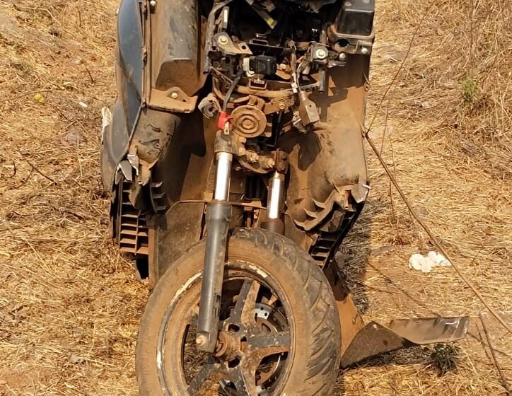  करबुडे–रत्नागिरी मार्गावर दुचाकी अपघात; महिला, दुचाकीस्वार व लहान मूल जखमी