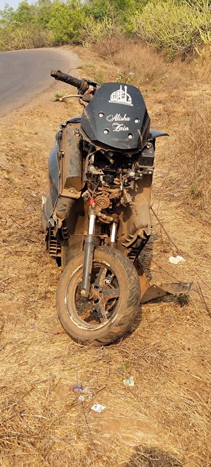 करबुडे–रत्नागिरी मार्गावर दुचाकी अपघात; महिला, दुचाकीस्वार व लहान मूल जखमी