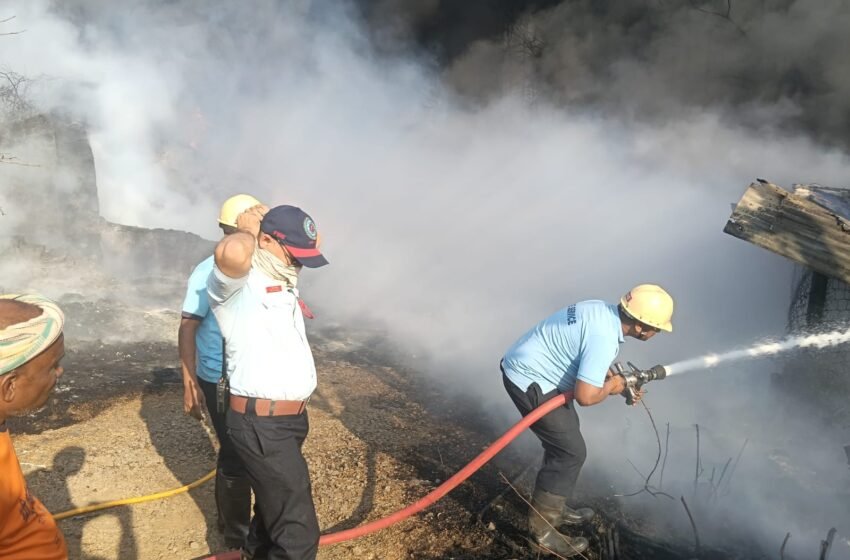  चिपळुणात प्लास्टिक गोदामाला भीषण आगीत इमारत भस्मसात