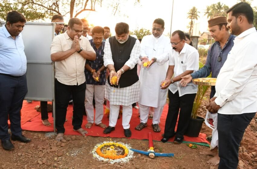  रत्नागिरीत पालकमंत्र्यांच्या हस्ते पत्रकार भवनाचे भूमिपपूजन