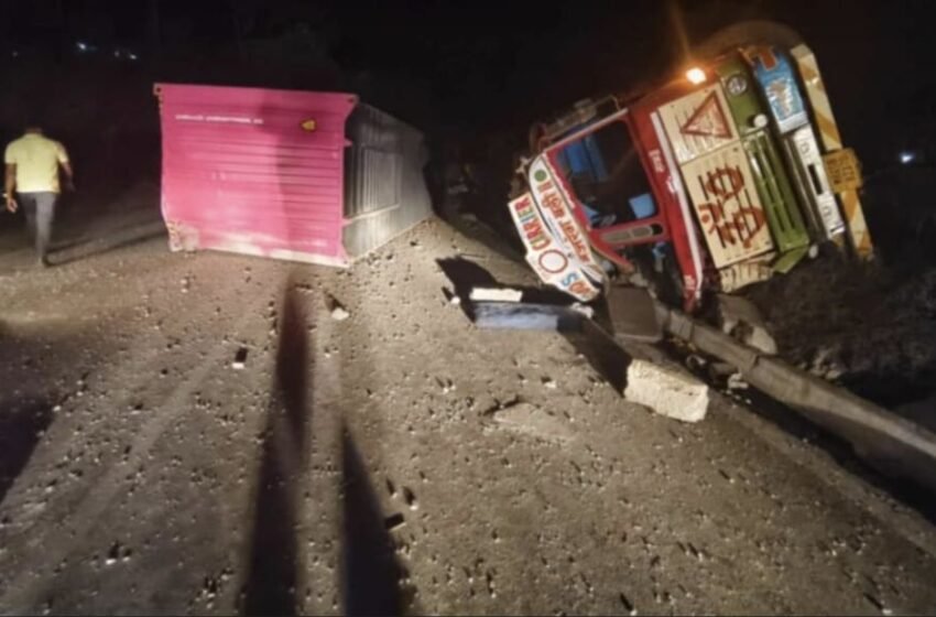  कंटेनर उलटून चालकाच्या मृत्यू प्रकरणी गुन्हा दाखल