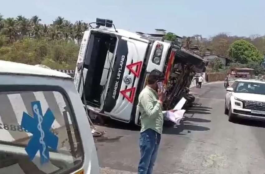  जगबुडी पुलाजवळ रसायनाचा टँकर उलटला