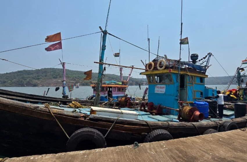  हर्णे समुद्रकिनारी तस्करीच्या डिझेलची विक्री;कस्टम विभागाची धडक कारवाई,