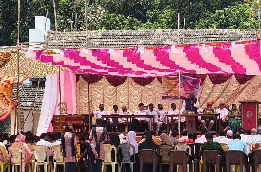  दि मॉडेल इंग्लिश स्कूल सैतवडेचे मुख्याध्यापक विलासराव कोळेकर सरांना भावपूर्ण निरोप