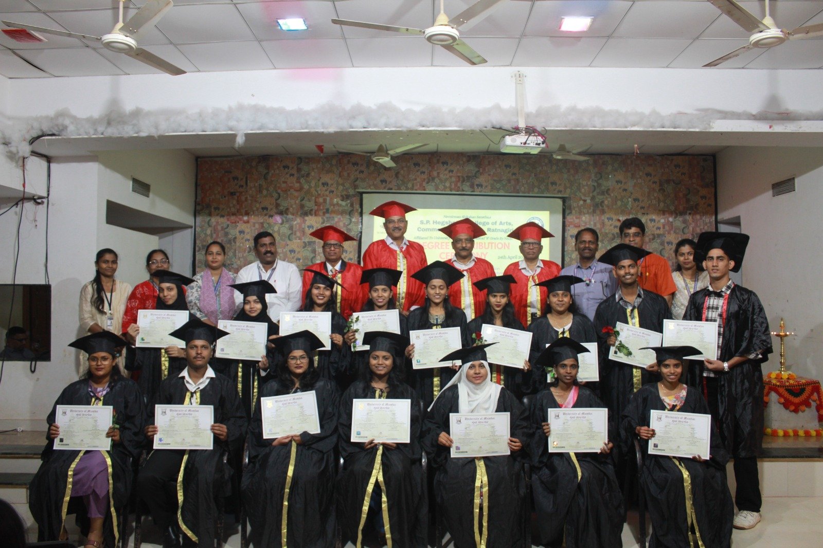 एस. पी. हेगशेट्ये महाविद्यालयात पदवी प्रमाणपत्र वितरण समारंभ उत्साहात
