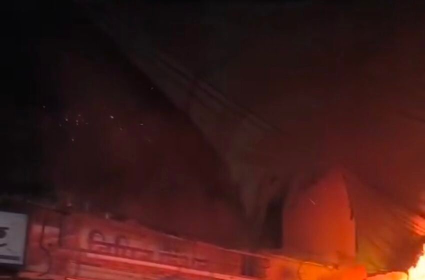  दापोली बाजारपेठेत भीषण आग; पाच दुकाने जळून खाक, लाखो रुपयांचे नुकसान