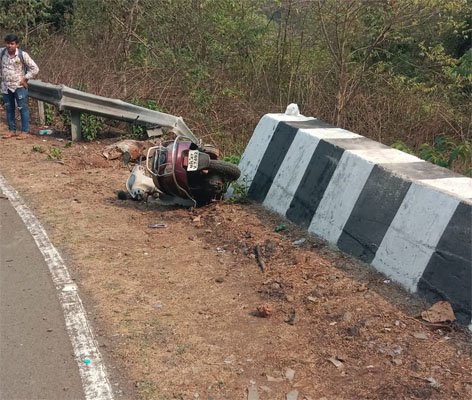  रत्नागिरी-देवरुख राज्य महामार्गावर भीषण अपघात; हातखंबा येथील दोघांचा मृत्यू, एक गंभीर