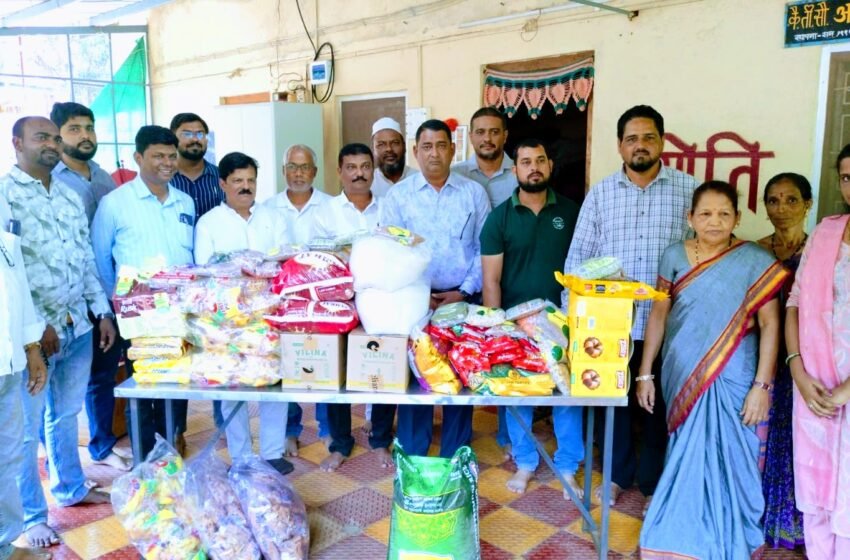  ‘कोंकणी समाज ट्रस्ट’तर्फे पावस येथील महिला वृद्धाश्रमाला धान्य देणगी