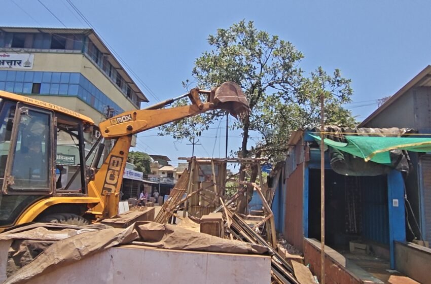  चर्मालय ते कोकण नगर मार्गावर पुन्हा अतिक्रमण हटाव मोहीम; अनेक बांधकामे जमीनदोस्त