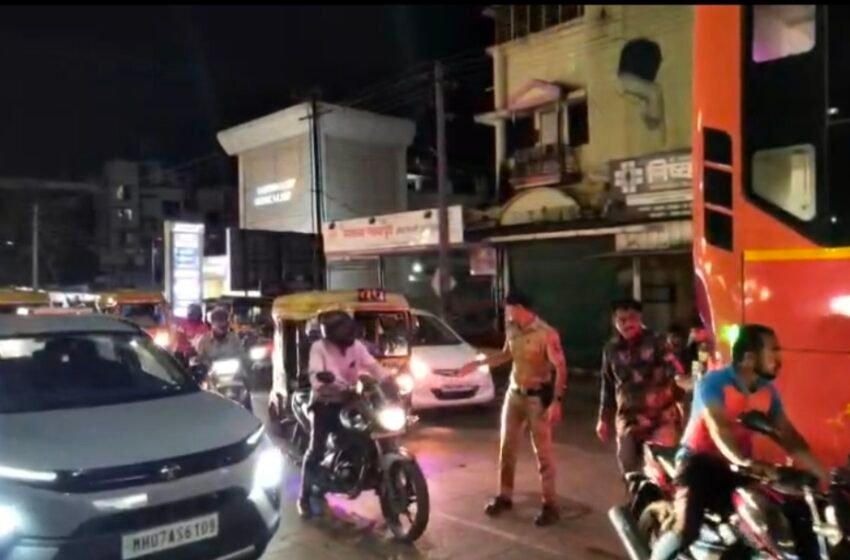  मारुती मंदिर ते आरोग्य मंदिर मार्गावर खाजगी लक्झरी बसवर पोलिसांची कारवाई