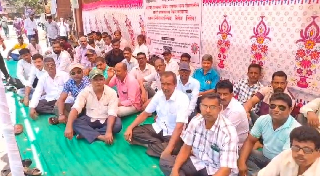 रत्नागिरीत माथाडी कामगार आक्रमक; दोन दिवसांचे धरणे आंदोलन