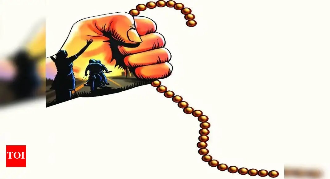 राजापुरात भरदिवसा वृद्धाला लुटले