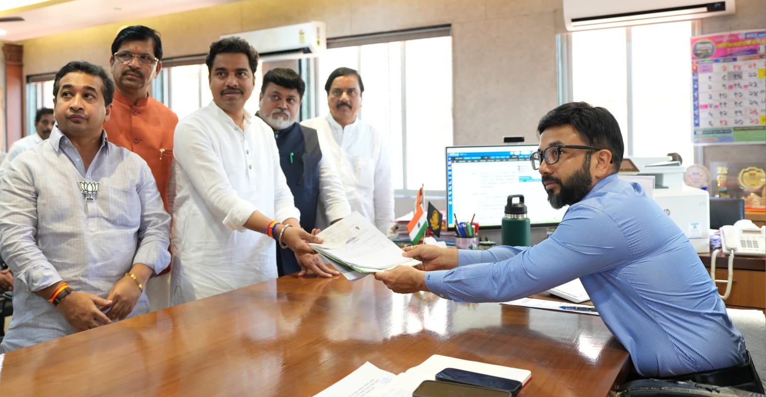 महायुतीचे उमेदवार अनिकेत तटकरे यांचा शक्तीप्रदर्शनाने उमेदवारी अर्ज दाखल