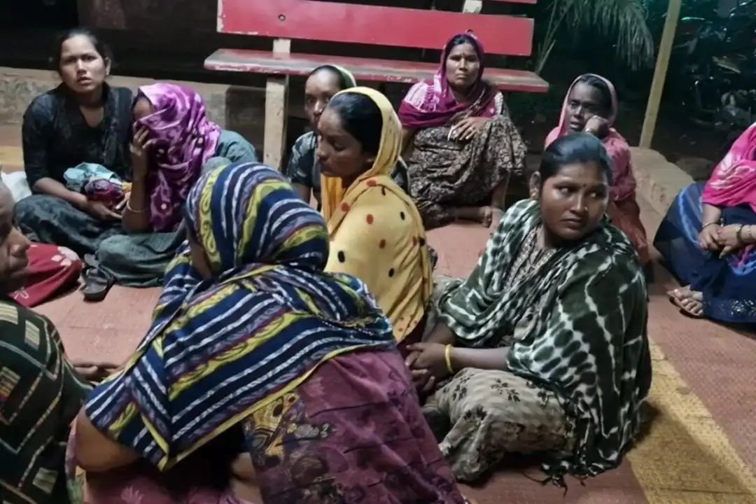 झाडाखाली झोपलेल्या ३ वर्षीय चिमुरडीचा कारखाली चिरडून मृत्यू