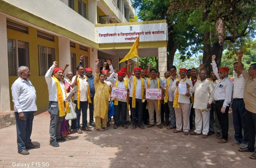  कोळी महासंघाच्यावतीने जिल्हाधिकारी कार्यालयावर एक दिवसीय धरणे आंदोलन