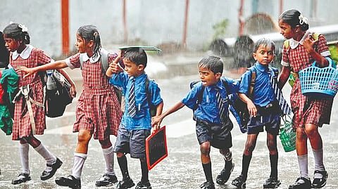सोमवारी जिल्ह्यातील सर्व शाळा व महाविद्यालयांना सुट्टी