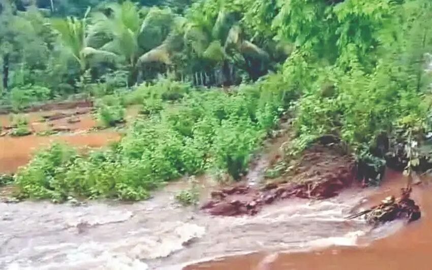  नदीने मार्ग बदलल्याने शेतीचे अतोनात नुकसान