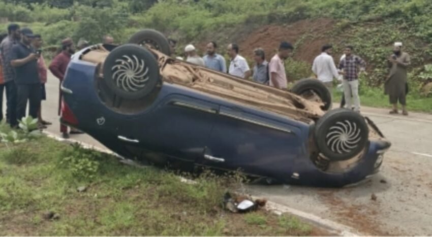  वाकेड येथे भरधाव कार डिव्हायडरवर आदळून अपघात