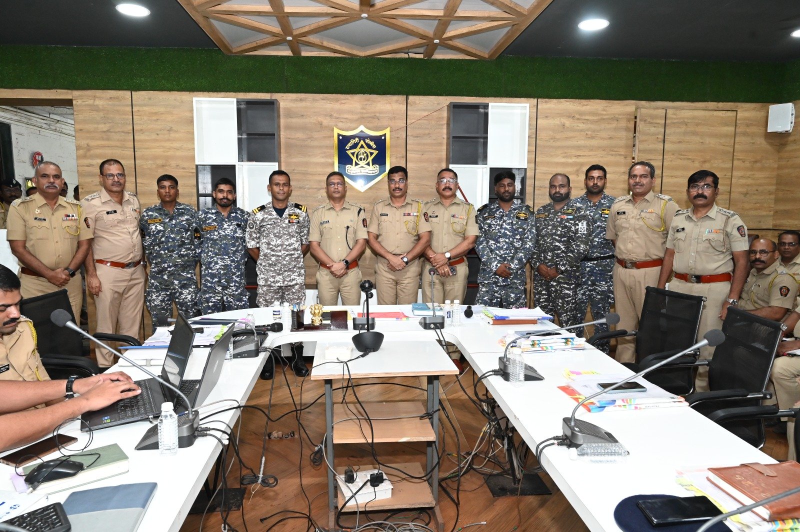 गणपतीपुळे दुर्घटनेतील शोध मोहिमेत मोलाचे योगदान देणाऱ्या भारतीय तटरक्षक दलाचा रत्नागिरी पोलीस दलातर्फे गौरव