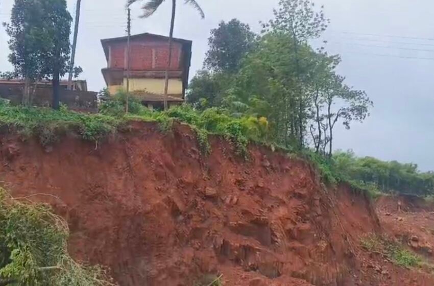 कोळंबे हायस्कूलची धोकादायक इमारत अखेर सील